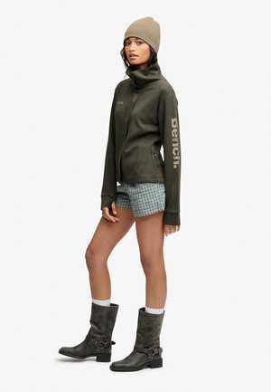 bench kleding
